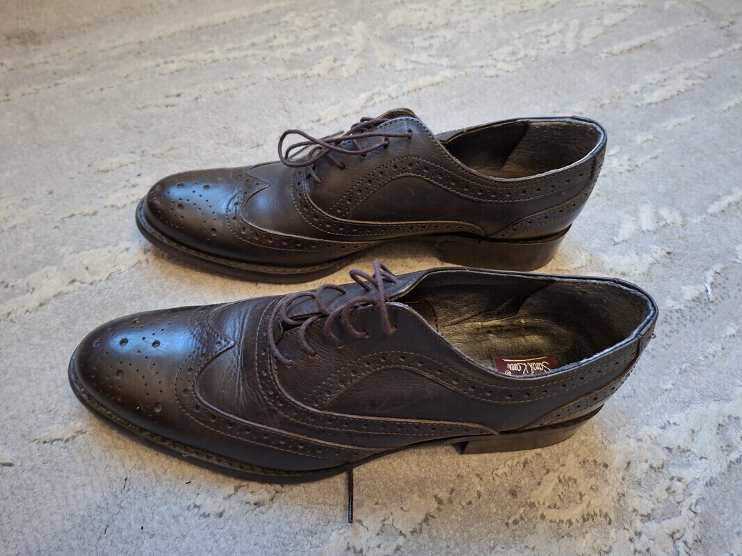 Elbląg Buty damskie rozm. 40.
Trzy pary po 100 PLN za parę.
W przypadku zakupu wszystkich trzech par razem - 200 pln.