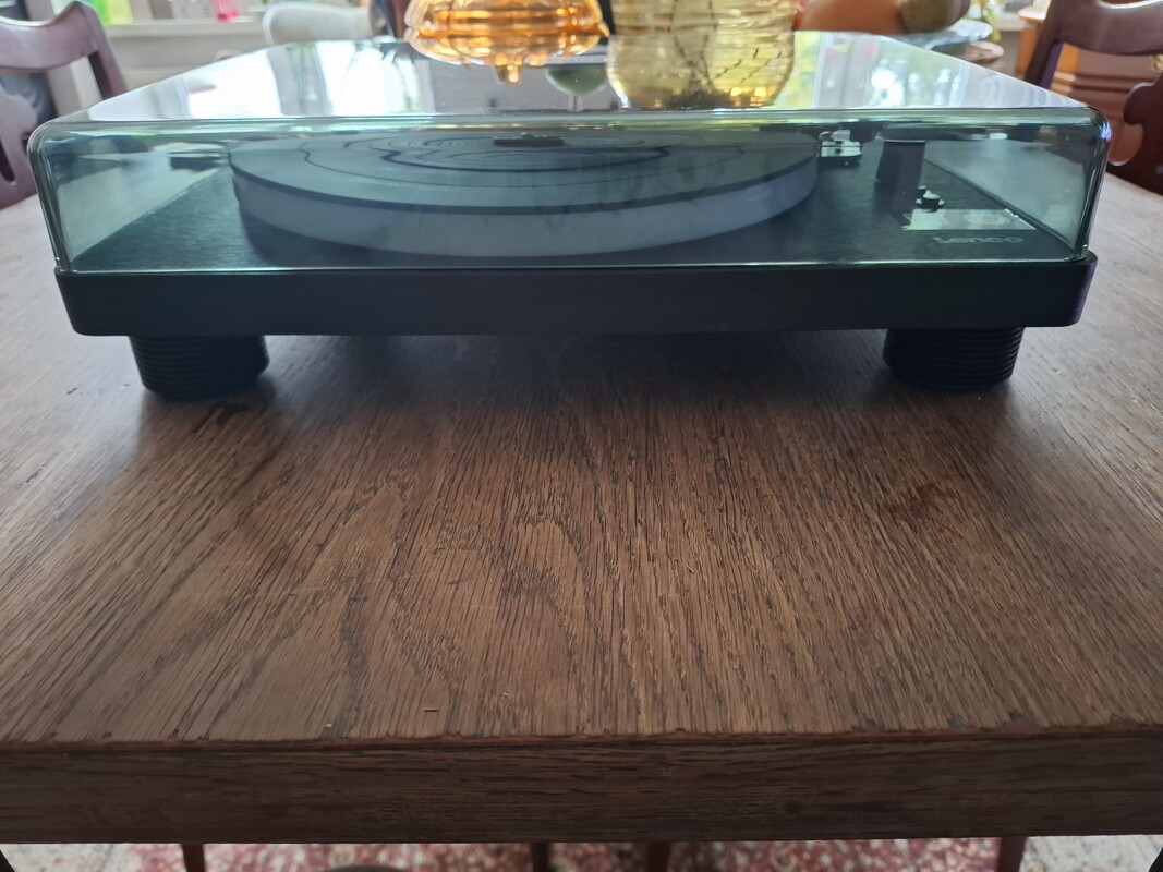 Elbląg Sprzedam gramofon lenco ls 50 ledbk w idealnym stanie dodaje do niego nowe igły na wymianę.