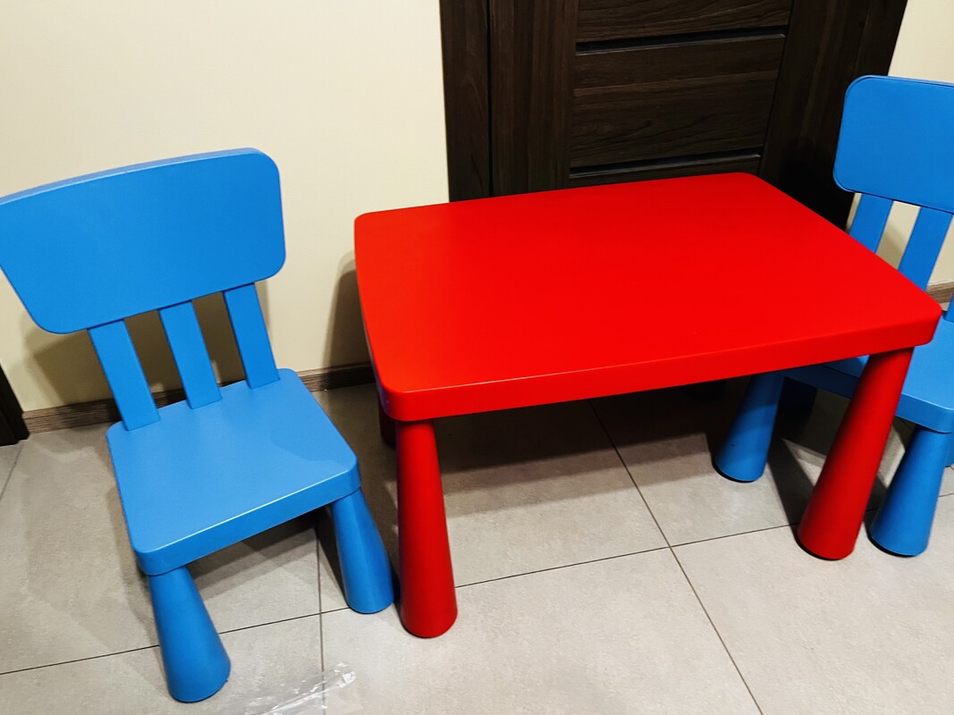 Elbląg Sprzedam zestaw Mammut, 2 krzesełka i stolik tej samej firmy. Dodatkowo 3 krzesełko innej firmy gratis. Stan