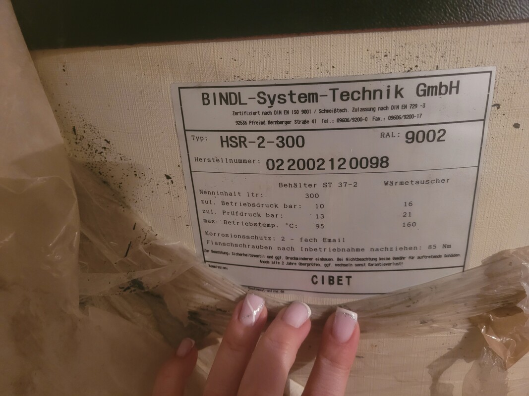 Elbląg Sprzedam bojler 300 litrów z 2 wężownicami plus bulta ciśnieniowa. Tak jak widać na zdjeciach. Odbiór osobisty