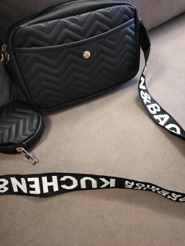 Elbląg Sprzedam okazyjnie nie używana torebkę z datą zakupu 24.07.2025 oraz drugą torebkę już używaną oraz torebkę