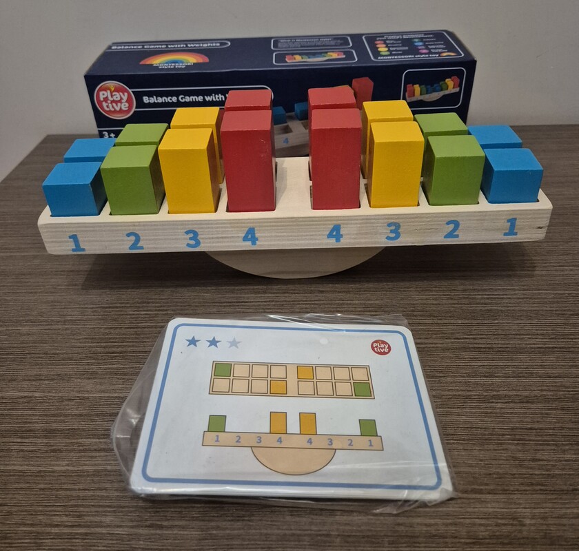 Elbląg Drewniana zabawka edukacyjna firmy Play Tive - nauka porównywania ciężaru na szali.
Po jednym dziecku, stan