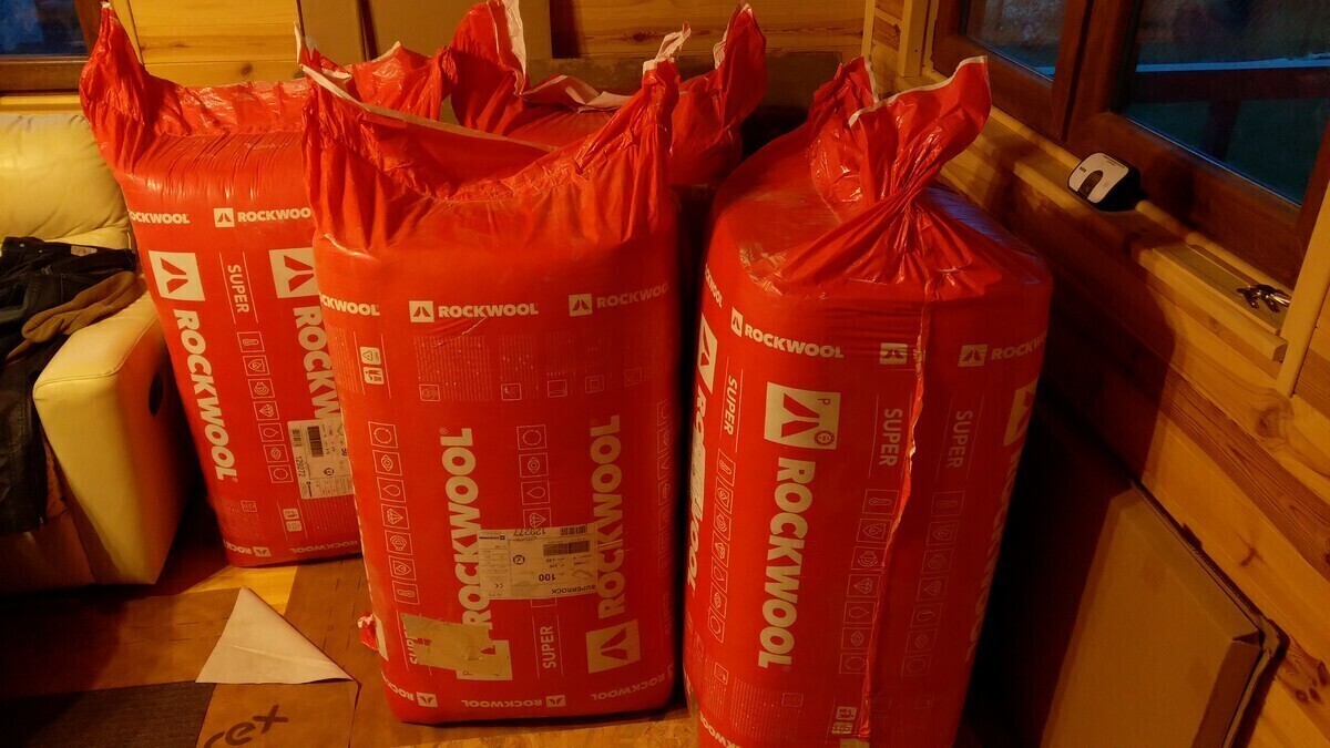 Elbląg Sprzedam:
2 paczki wełny Rockwool Superrock gr.50mm (λ =0,035 9,15m2 płyty 1x0,61m)
2 paczki wełny