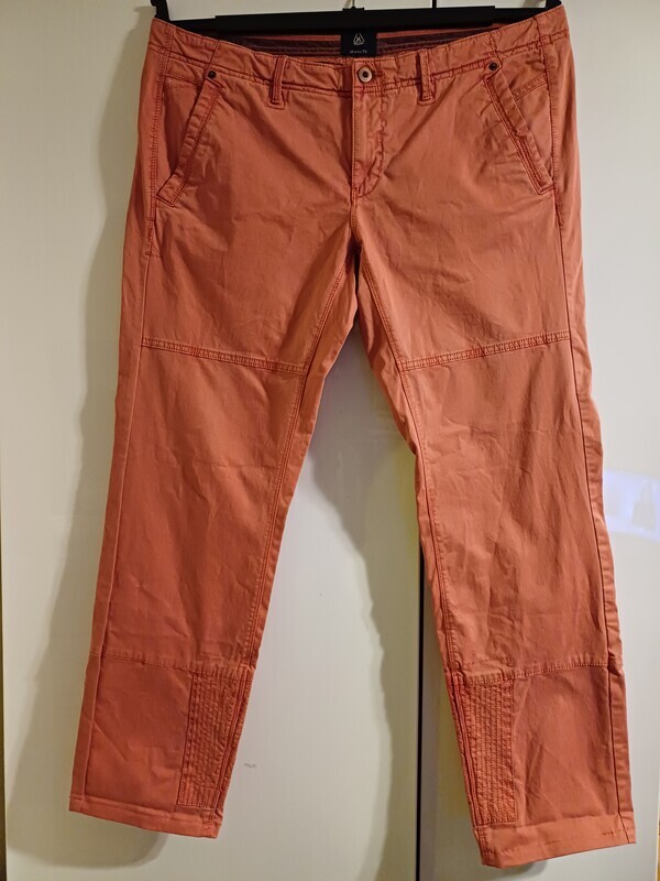 Elbląg Spodnie marki GAASRA holenderska marka wysoka jakość i elegancja, spodnie materiałowe na wiosne