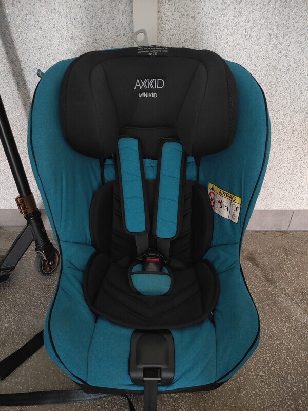 Elbląg Sprzedam fotelik AXKID Minikid 2.0,po jednym dziecku, bezwypadkowy. Montowany tyłem do kierunku jazdy,