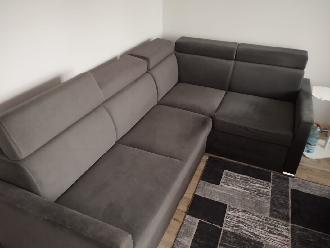 Elbląg Sprzedam narożnik 270/ 180,kolor szary z regulowanymi zagłówkami, duża powierzchnia spania skrzynia na pościel.