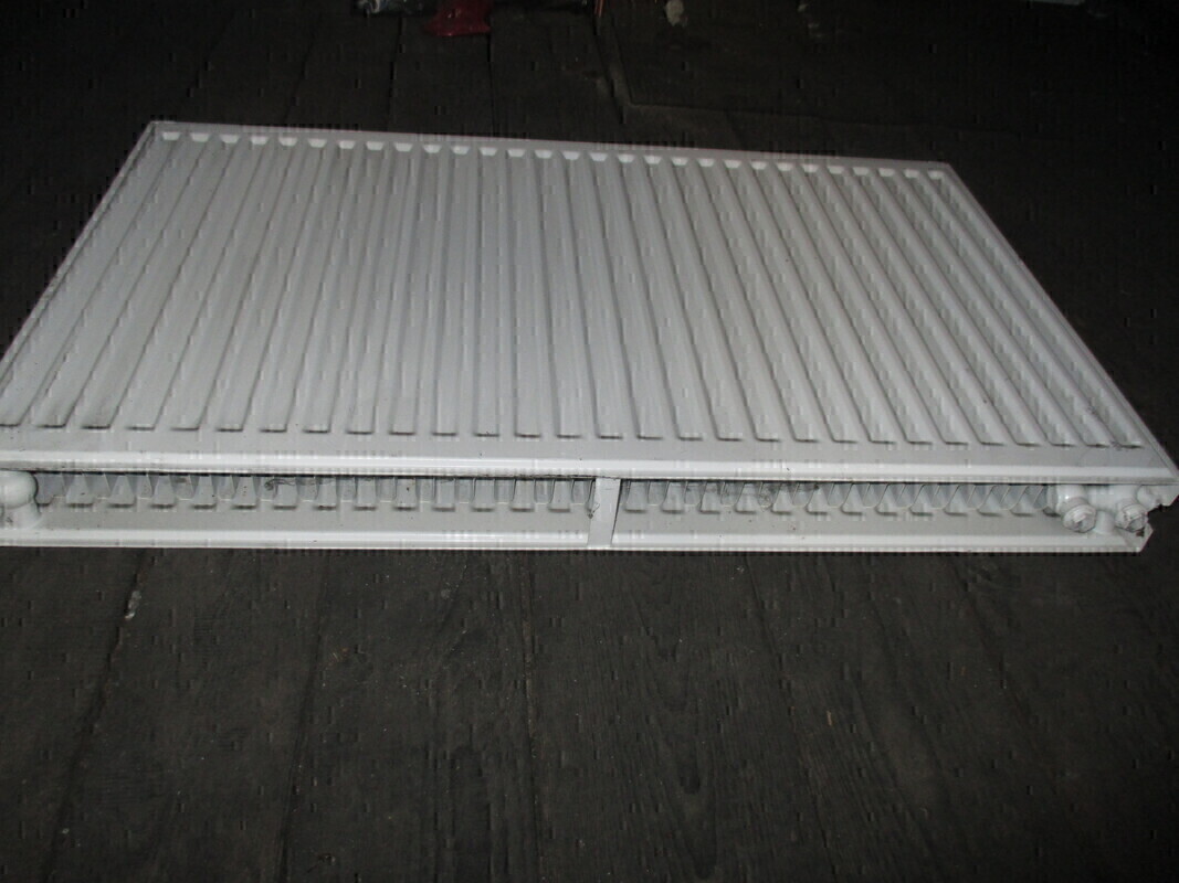 Elbląg SPRZEDAM  1.GRZEJNIK 600 x 600 CV22 nie  był montowany. Podłączenie boczne i dolne  -100zł 