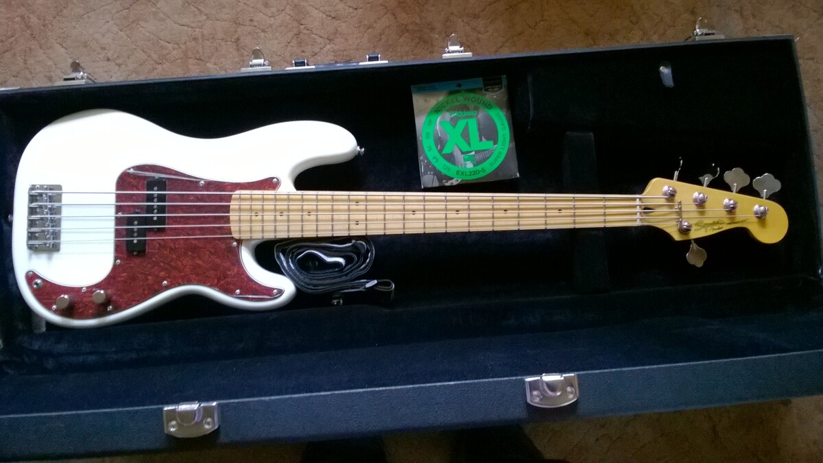 Elbląg Witam!
Sprzedam gitarę basową 5-cio strunową Fender Squier Vintage Modified Precision Bass V kolor: Olympic