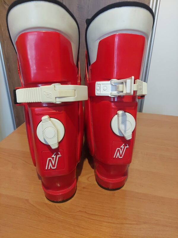 Elbląg Sprzedam buty narciarskie włoskiej firmy Nordica. Cena 120 zł. Rozmiar 28 - 28,5 cm (przedział między 43 a
