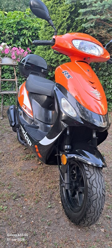 Elbląg Sprzedam skuter LONGJIA LJ50QT-3L
50 cm3,2020r. bardzo mały przebieg tylko 6.300 km. stan. .. perfekcyjny. ..