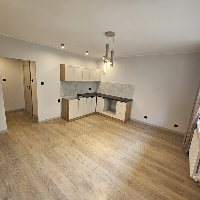 Elbląg 2-pokojowe mieszkanie po remoncie przy Parku Modrzewia! Duży balkon Pierwsze piętro Blok z lat 90 Cena: 337 000