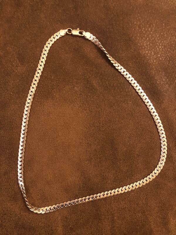 Elbląg Tym razem wystawiam łńcuszek na szyję o długości całkowitej 50cm. Łańcuszek w kolorze srebrnym o próbie