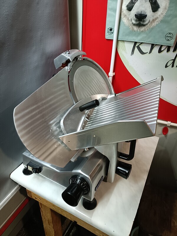 Elbląg Sprzedam krajalnicę sprawna działająca średnica ostrza 250mm firmy Royal catering cena 800złł Szafa