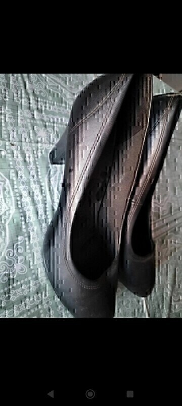 Elbląg Sprzedam czarne skórzane buty damskie na obcasie. Stan bardzo dobry. Rozmiar 41.Obcas 8cm kontakt sms