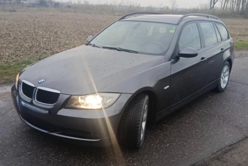 Elbląg Sprzedam BMW e91 2.0 benzyna, 2008 r. , dobre wyposażenie. Silnik chodzi bez zarzutu, zawieszenie niewybite.