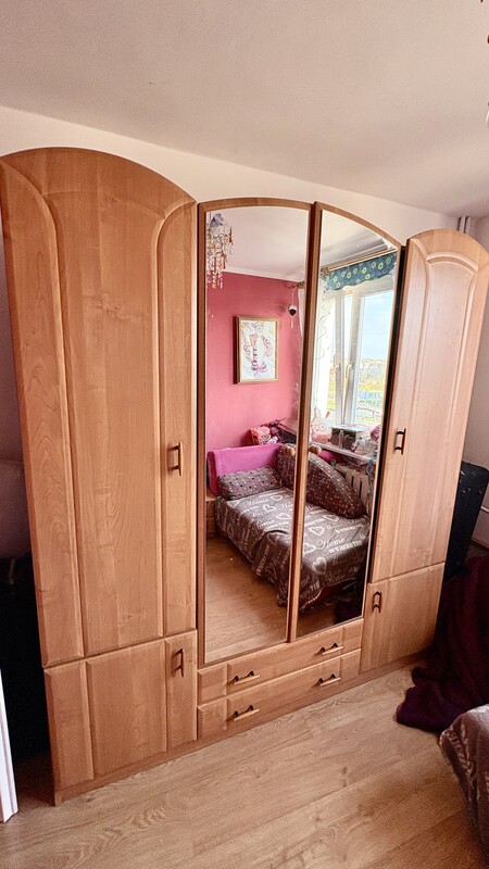 Elbląg Duża szafa garderoba z duzyn lustrem i szufladami i pułkami + biurko gratis. Na ubrania. Odbiór w Elblągu