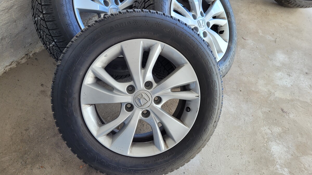 Elbląg Felgi + Opnony zimowe 215/60 R16
Rozstaw śrub 5x114,3 otwór 64,1