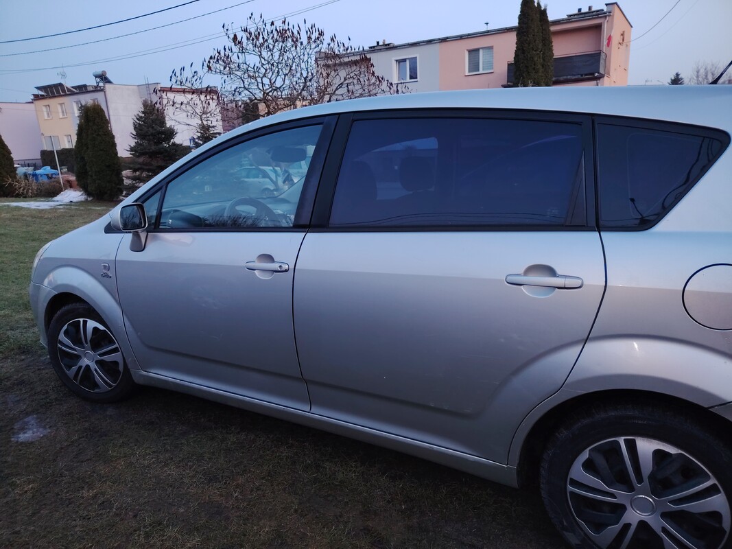 Elbląg Na sprzedaz Toyota Corolla Verso 7 osobowa z niezawodnym silnikiem 2.0 D4D diesel.
Auto przestronne, wygodne i