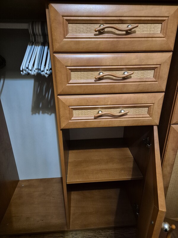 Elbląg Oddam 2 komody. Wys 123cm, szer 93cm, gł. 48cm w dobrym stanie. Zniesienie z drugiego piętra i transport w