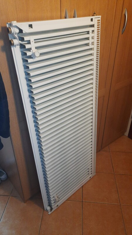 Elbląg Grzejnik stalowy Purmo CV11 o wymiarach 600x1400 mm poziomy. Moc grzewcza: 1425 W. Model z charakterystycznymi