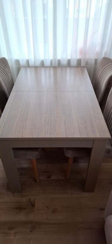 Elbląg Stół rozkładany firmy VOX - do salonu lub jadalni. 