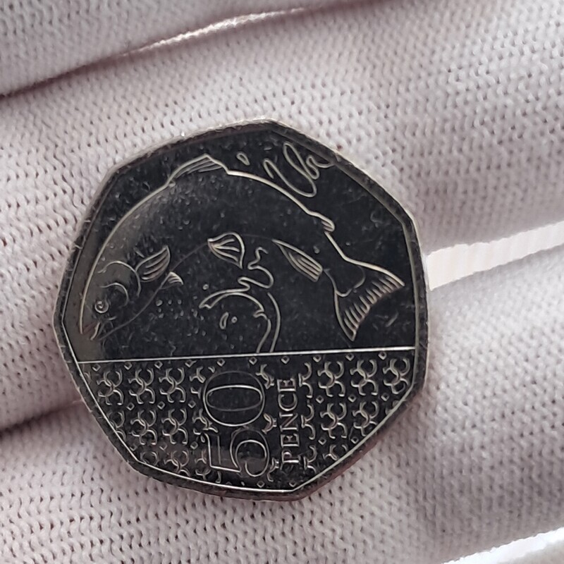 Elbląg Moneta brytyjska 50p King Charles 2023 z Łososiem, bez tajnego znaku, prosto z woreczka menniczego. Wybito