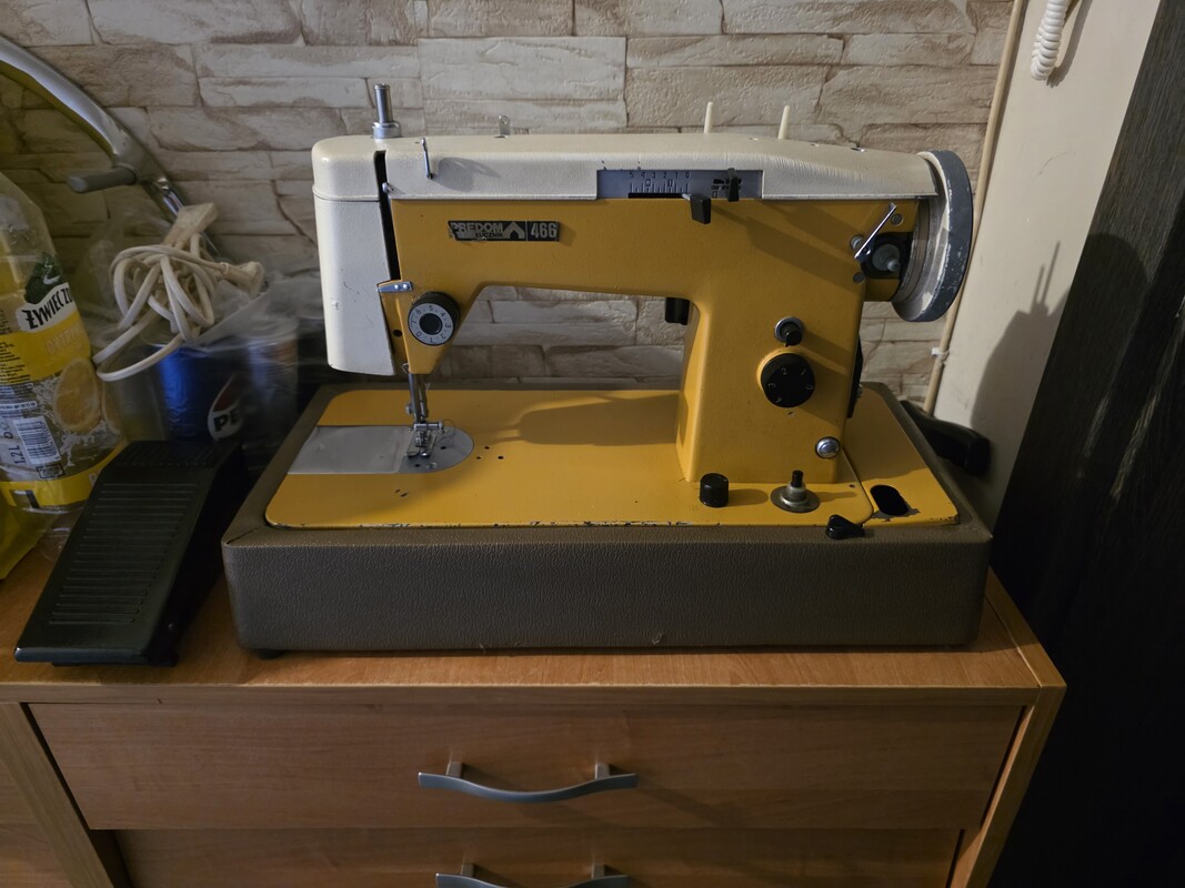 Elbląg Witam sprzedam maszyne do szycie w 100% sprawną 
Łucznik 466
Posiadam rownież do maszyny osłone solidną  w