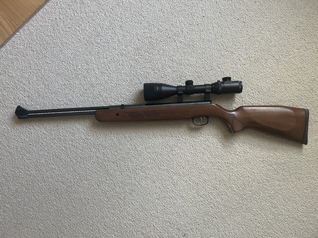 Elbląg Sprzedam doskonałą Niemiecką wiatrówkę Weihrauch HW 57 kal.4,5mm, dolny naciąg, piękna drewniana osada, luneta