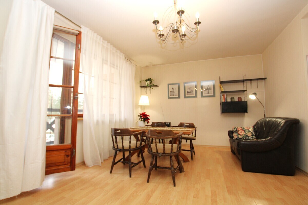 Elbląg NIERUCHOMOŚCI ANNA KRASZEWSKA Klimatyczne mieszkanie na Starym Mieście ul. Kumieli