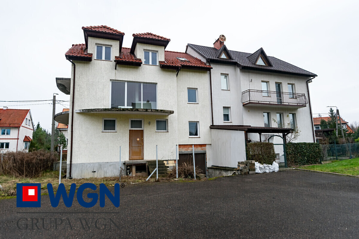 Elbląg WGN Nieruchomości oddział Elbląg przedstawia Państwu dom w zabudowie szeregowej z lokalem użytkowym o