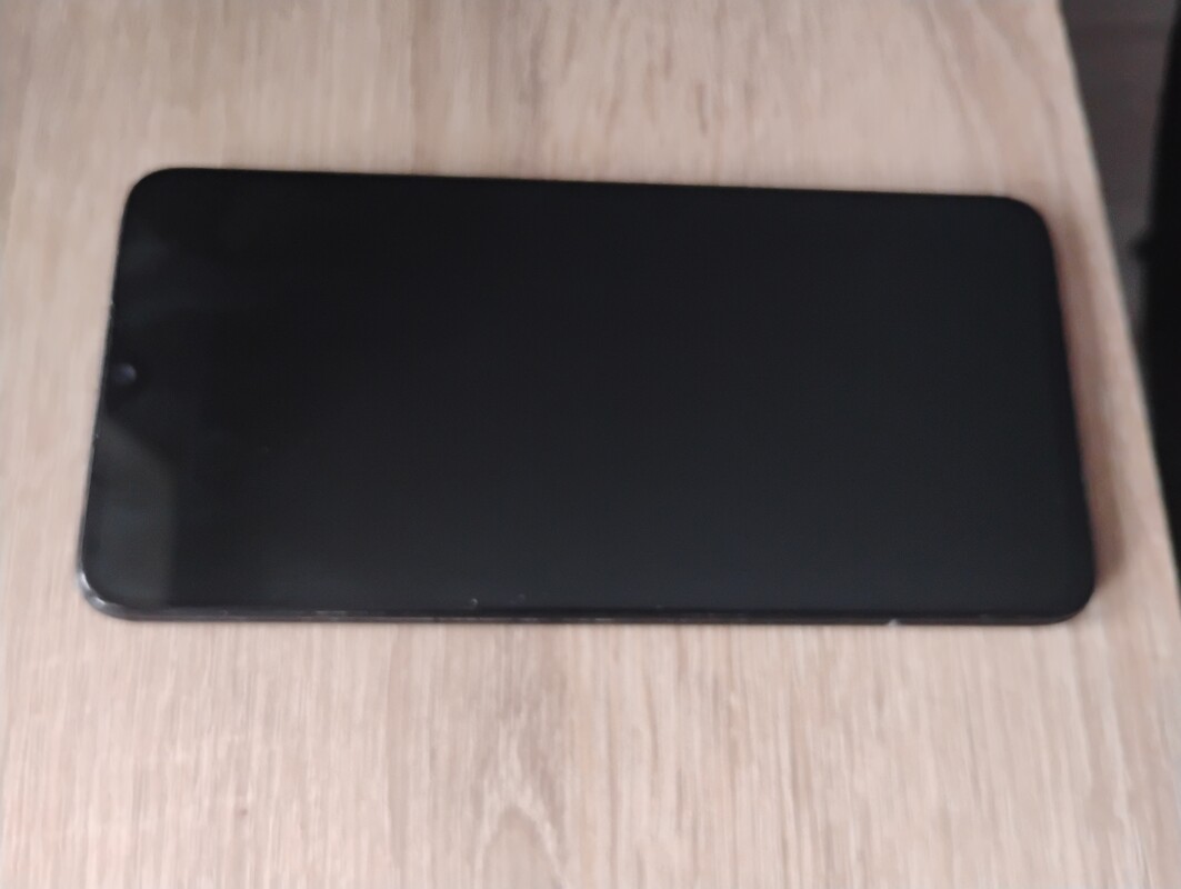 Elbląg Sprzedam Xiaomi Mi 9 lite 6/128gb. Stan dobry. Posiada zadrapania - patrz zdjęcia. Ekran w stanie bardzo