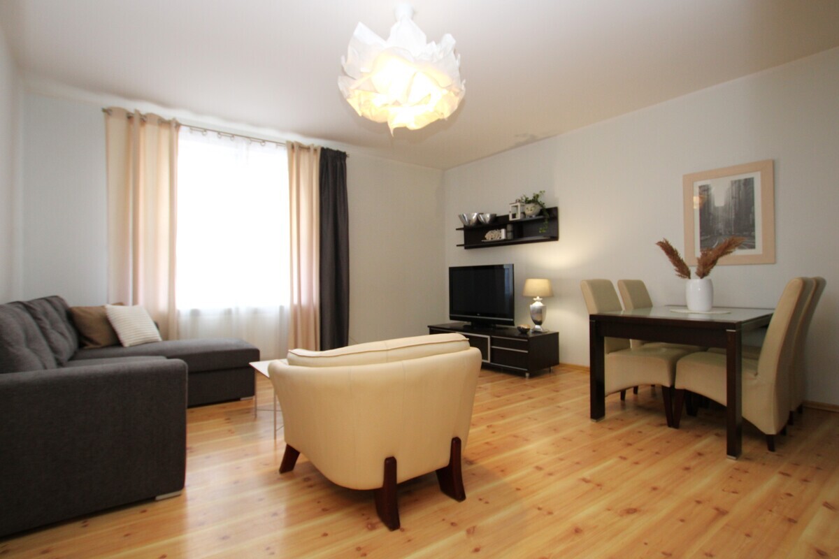 Elbląg NIERUCHOMOŚCI ANNA KRASZEWSKA&nbsp; Mieszkanie 3-pokojowe na Starym Mieście&nbsp; ul. Stary Rynek&nbsp; &nbsp; 