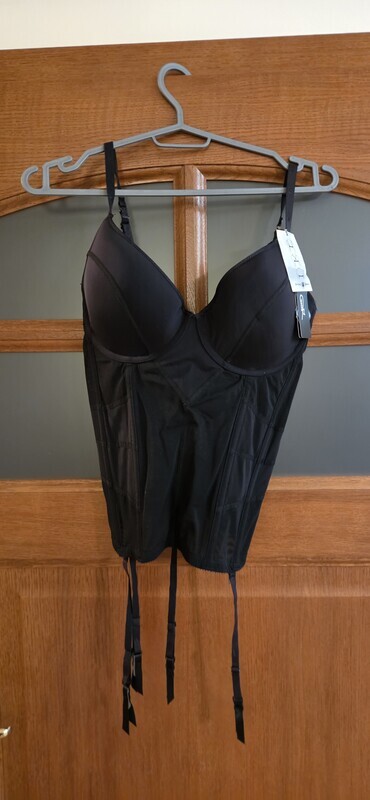 Elbląg Witam. Sprzedam odzież damska, kurtki, sukienki spodnie widoczne na zdjęciach i wiele innych. STAN JAK NOWE