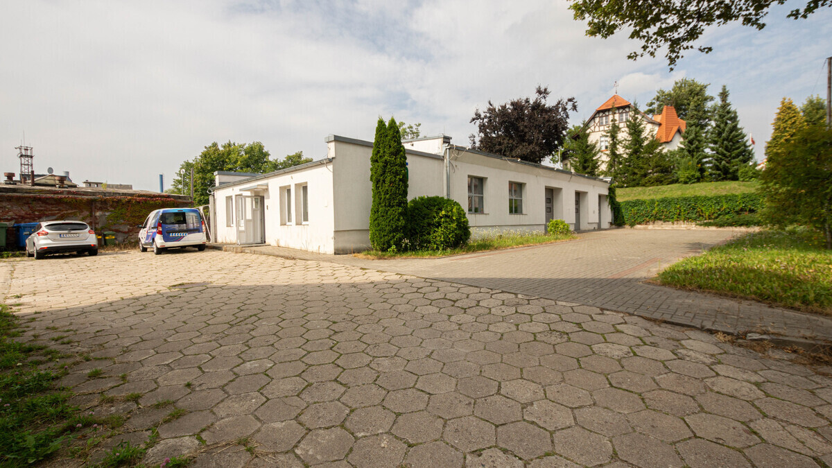 Elbląg * * * ABC NIERUCHOMOŚCI * * *POLECAMY!&nbsp;OBIEKT&nbsp;Z&nbsp;DOSKONAŁYM&nbsp;DOJAZDEM, SZYBKI WYJAZD