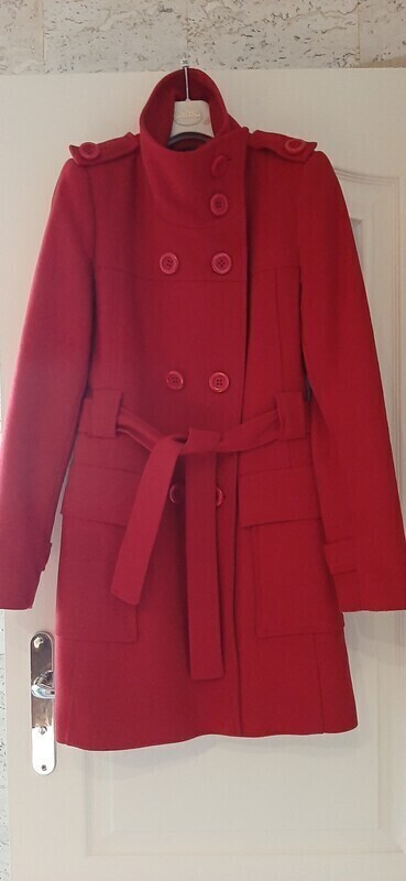Elbląg Używany czerwony płaszczyk. Świetna opcja na wiosnę. W bardzo dobrym stanie. Odbiór osobisty.