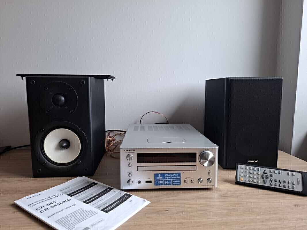 Elbląg Sprzedam mini wieżę ONKYO CR-545 sprawna b. dobry stan ładne brzmienie, nie używany pilot polecam