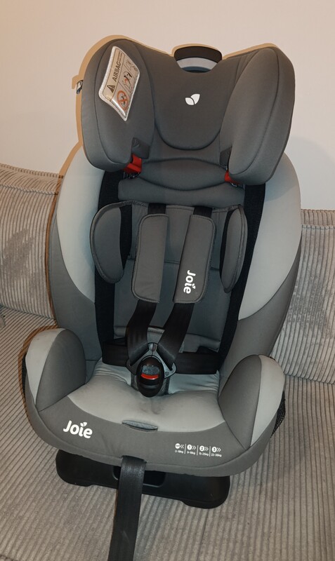 Elbląg Fotelik samochodowy Joie Every Stage dla dzieci o wadze od 9 do 36 kg. Używany przez 1 dziecko. Brak isofix.