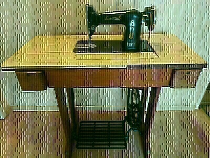 Elbląg Sprzedam maszynę do szycia ŁUCZNIK KL.82 z szafką napędzaną nożnie, produkowana w latach 1954-1959 w pełni