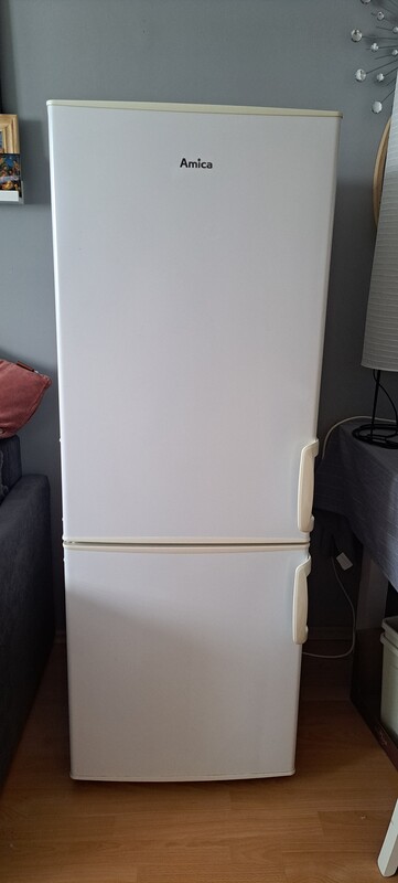 Elbląg Sprzedam lodówkę Amica. Sprawna, w dobrym stanie. Wysokość 150 cm, szerokość 55 cm. Cena 150,00 zł. Transport i