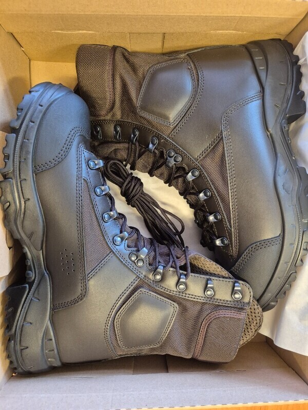 Elbląg Witam,
Mam do sprzedania - NOWE buty wojskowe brązowe rozmiar 44,wzór 939/M0N (buty w opakowaniu jak na zdjęciu)