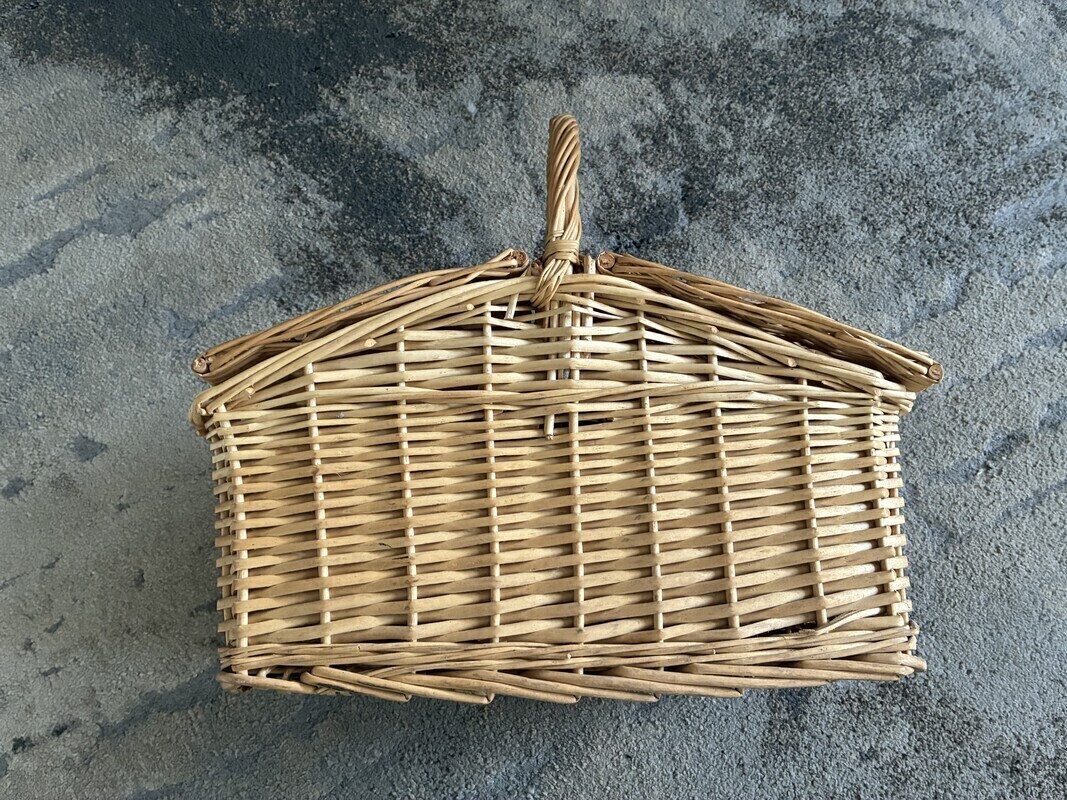 Elbląg Sprzedam duży kosz piknikowy (wiklinowy) w bardzo dobrej kondycji (praktycznie nowy)
Kosz posiada dwie klapy