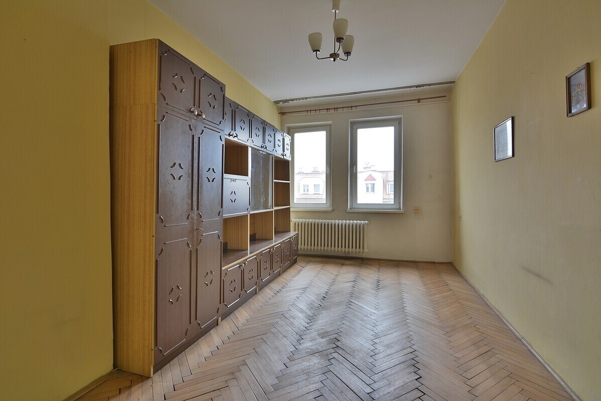 Elbląg MIESZKANIE NA SPRZEDAŻ, ELBLĄG, CENTRUM, ULICA HETMAŃSKA, 1 POKÓJ, IV PIĘTRO, PARKING ZE SZLABANEM, DO REMONTU.