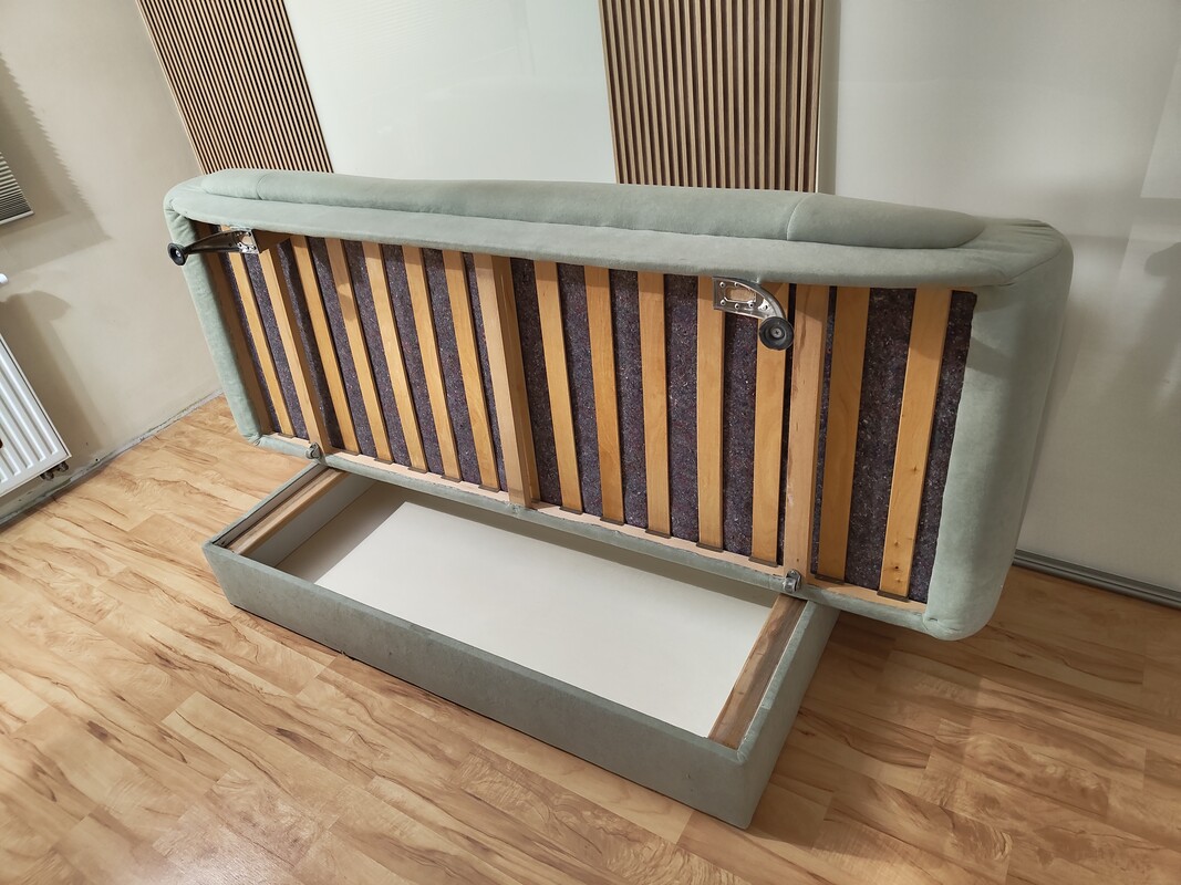 Elbląg Sprzedam kanapę jak na zdjęciach, rozkładana, z pojemnikiem na pościel. Kanapa w dobrym stanie, powierzchnia