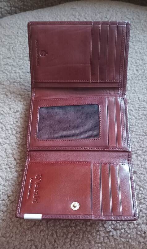 Elbląg Sprzedam-;Nowy brązowy męski portfel z miękkiej  skórki. Bardzo fajny prezent. .Możliwy odbiórw Elblągu,