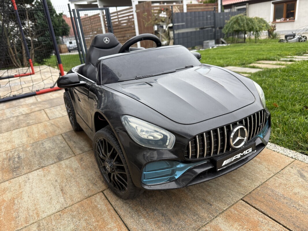 Elbląg Sprzedam samochód elektryczny dla dzieci, Mercedes, auto działa, ale ma słaby akumulator. 100 zł