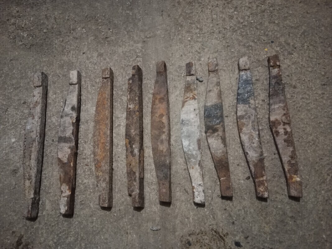 Elbląg Sprzedam ruszta do pieca kaflowego z czasów PRL. Wymiary długość około 31,5 cm szerokość około 4 cm. Posiadam