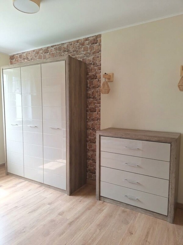 Elbląg Sprzedam zadbane meble z kolekcji koen2.Szafa+ komoda. Wymiary szafy: - głębokość 56,5cm -szerokość 163,5cm -