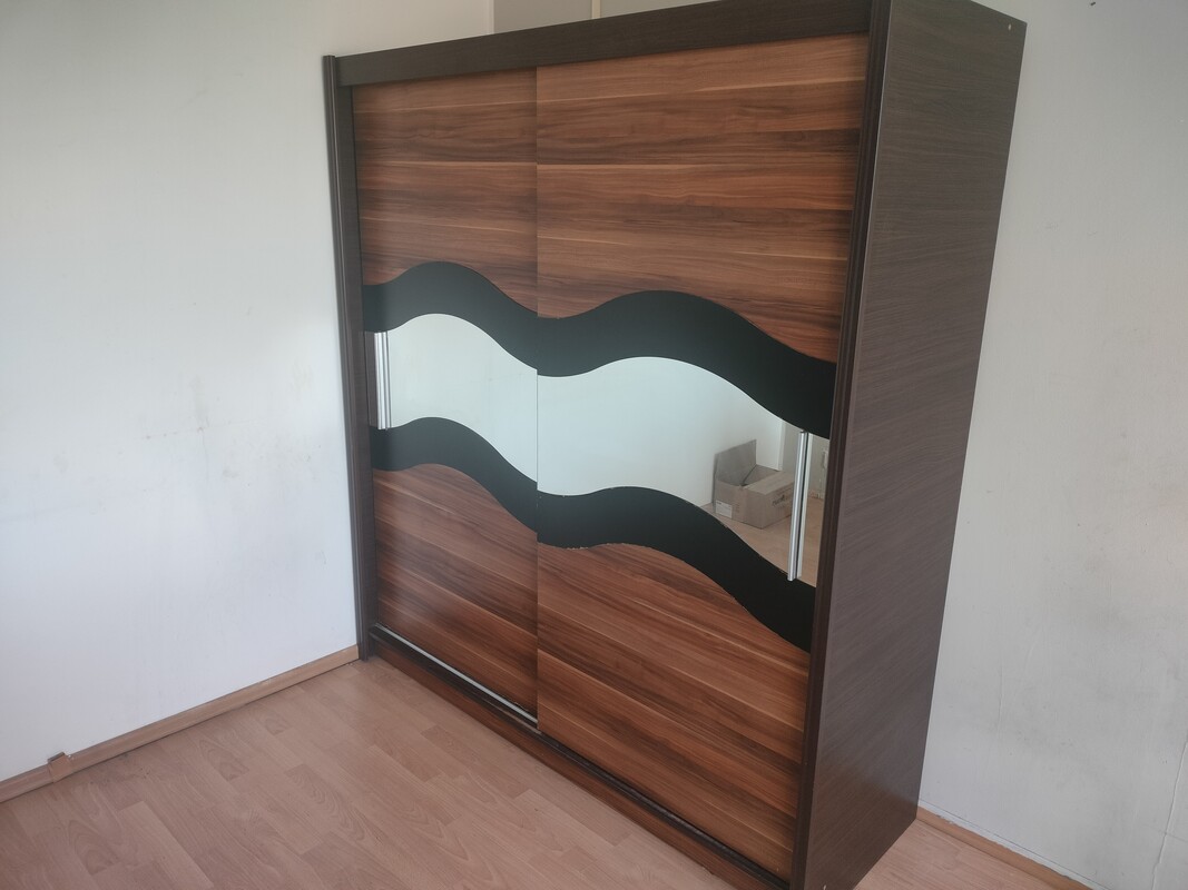 Elbląg Sprzedam szafę widoczną na zdjęciach o wymiarach 180,5x61x199,5.Odbiór we własnym zakresie. 