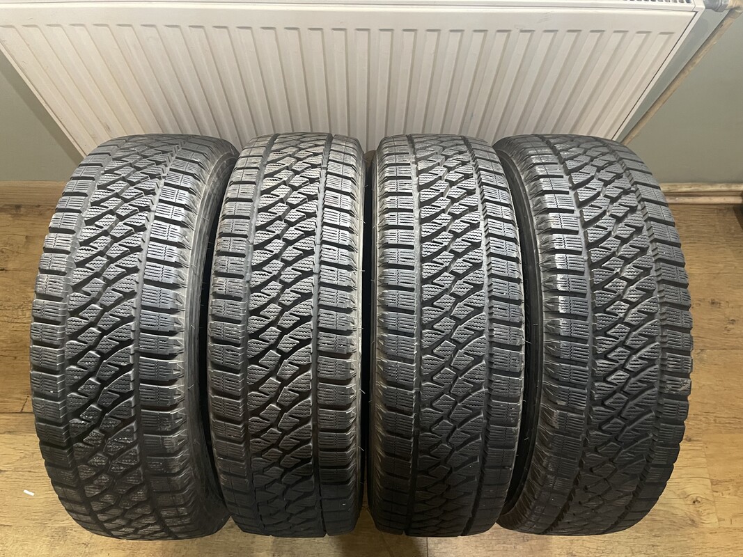 Elbląg Sprzedam używane opony Bridgestone zimowe 205/70R15 C. Cena za komplet.