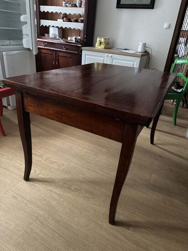 Elbląg Sprzedam 4 krzesła po 100 zł za sztukę, kredens za 500 zł i drewniany stół za 500 zl( wymiary 130/90 po